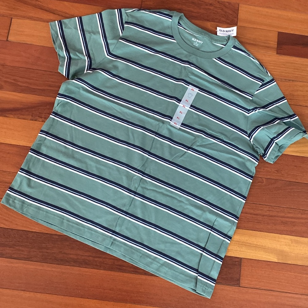 Men's Old Navy Stripped T-shirt size X Large